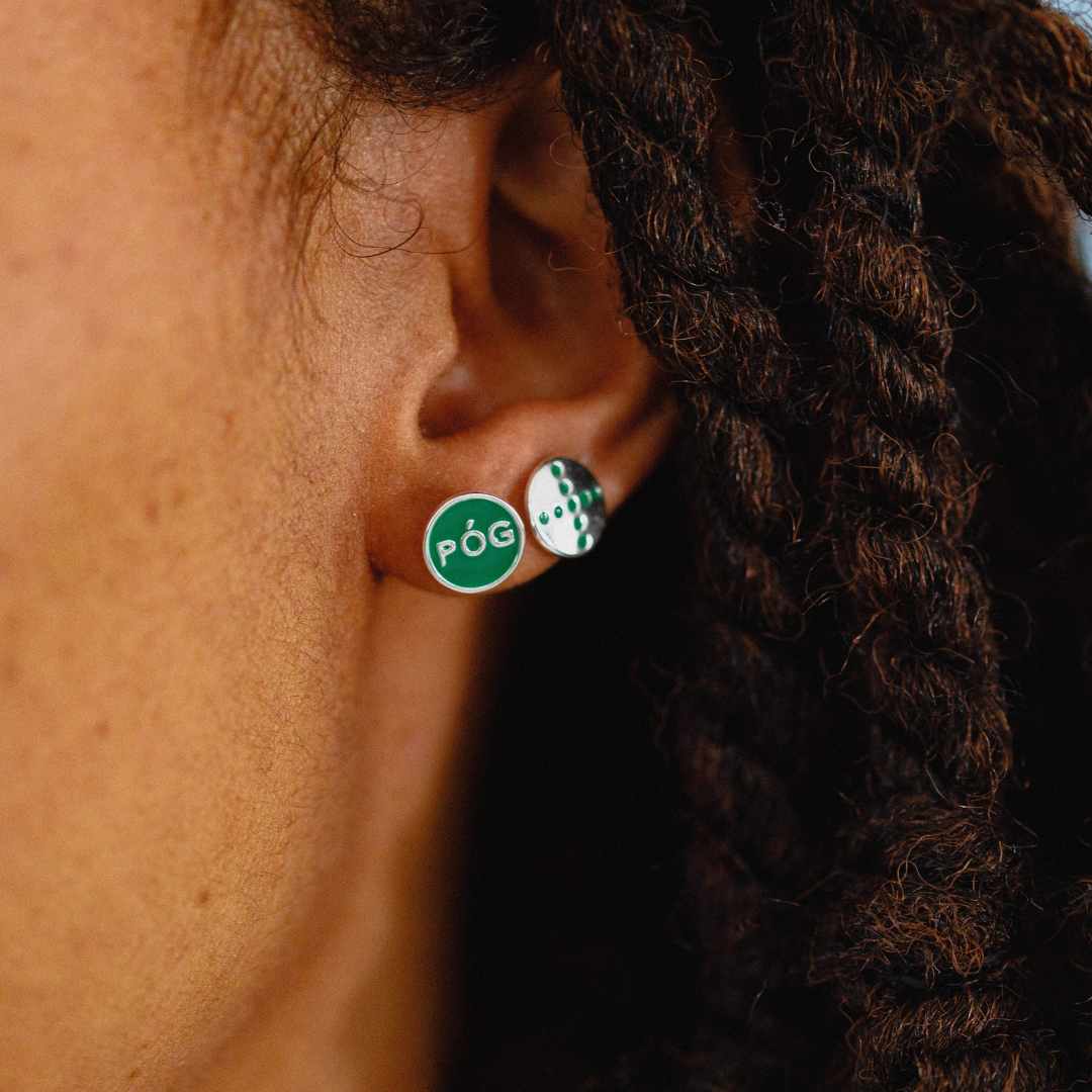 Aretes con beso irlandés