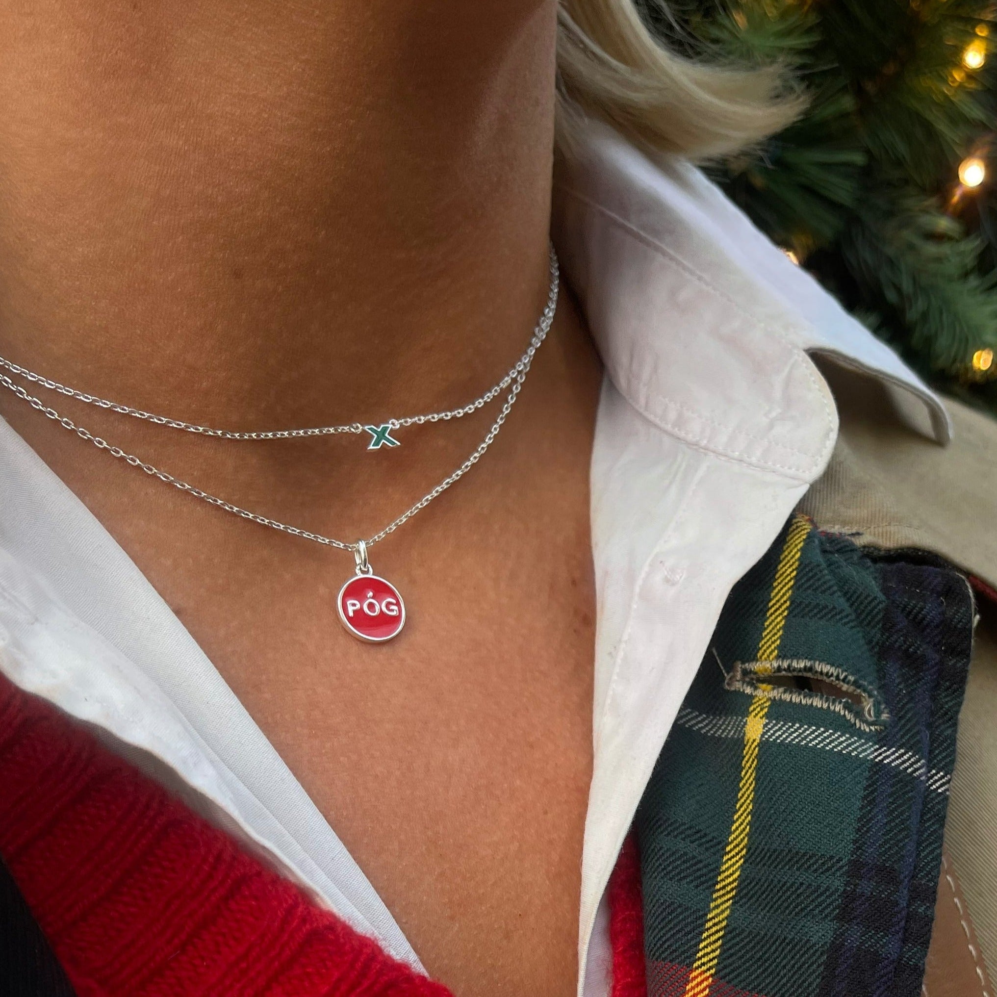 kiss-charm-blue-red-silver-on-neck-view