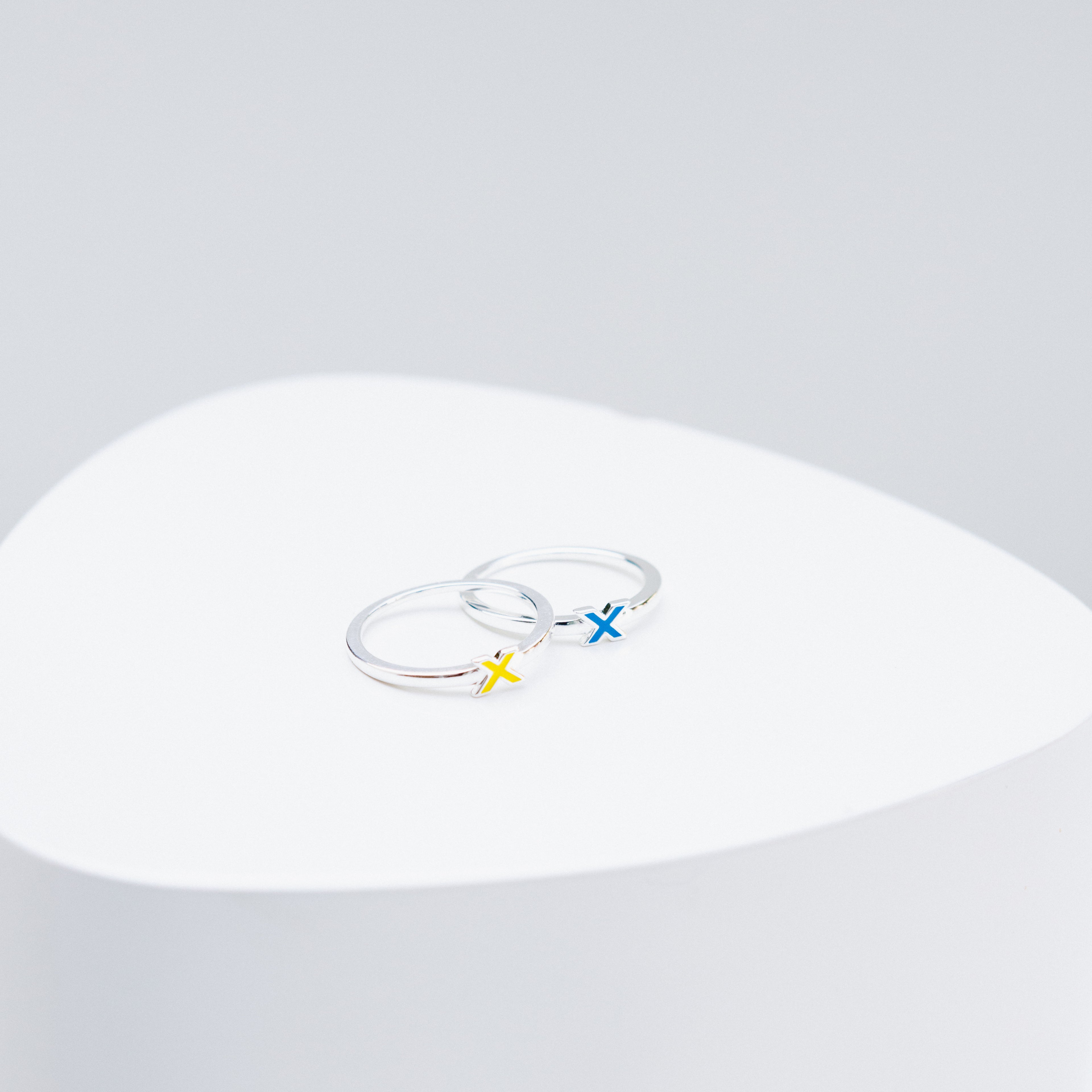 kiss-ring-blue-yellow-silver-front-top-view