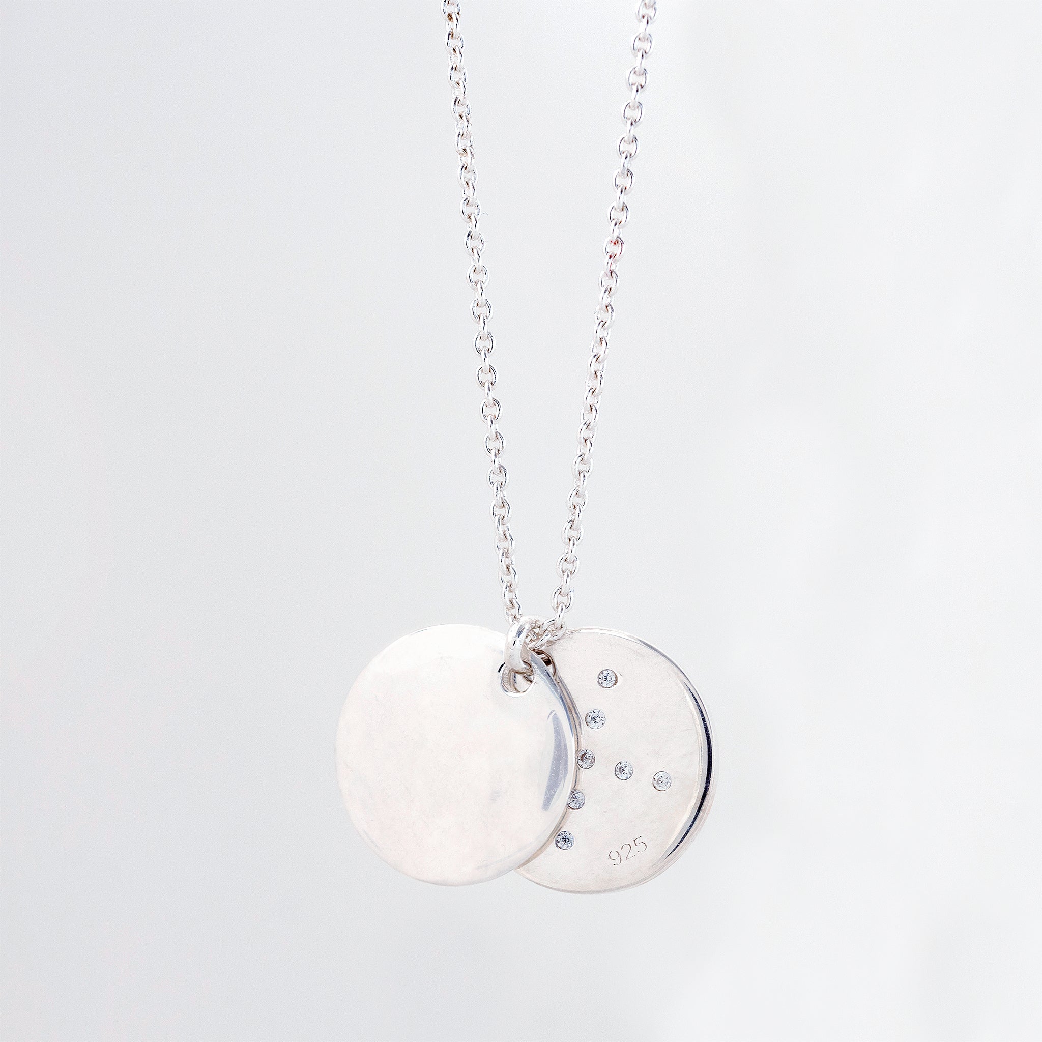 shine-fidget-locket-silver-front-view
