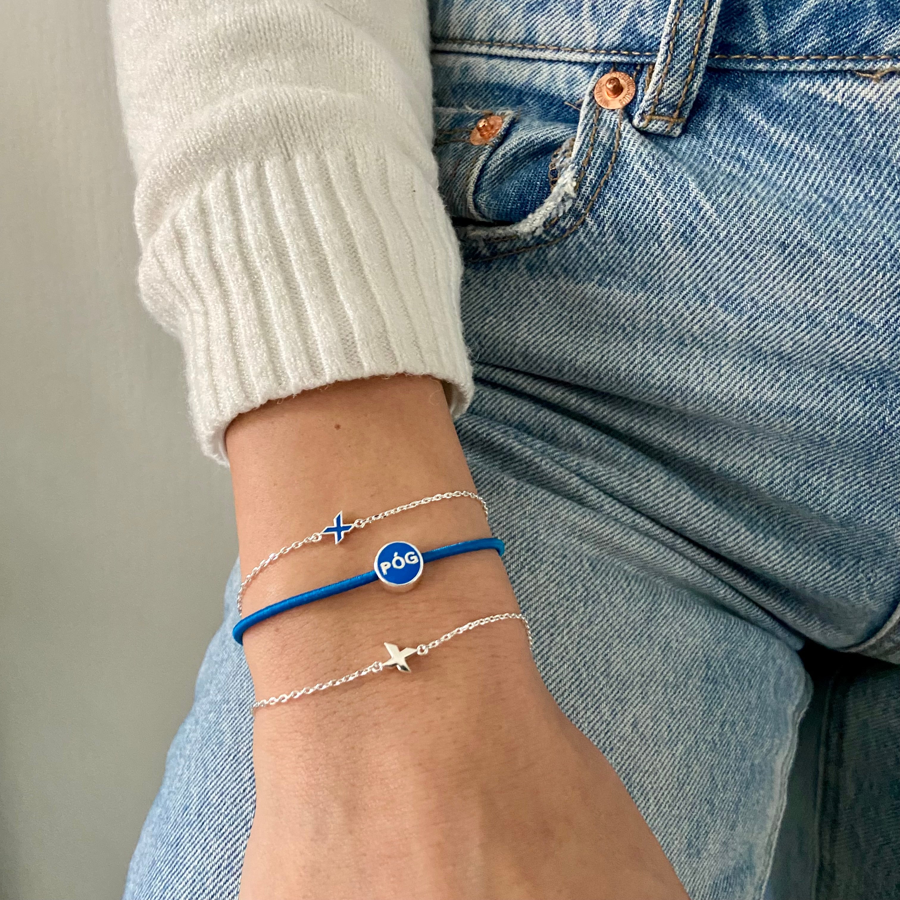 sporty-spinning-kiss-stacking-bracelet-blue-silver-front-view