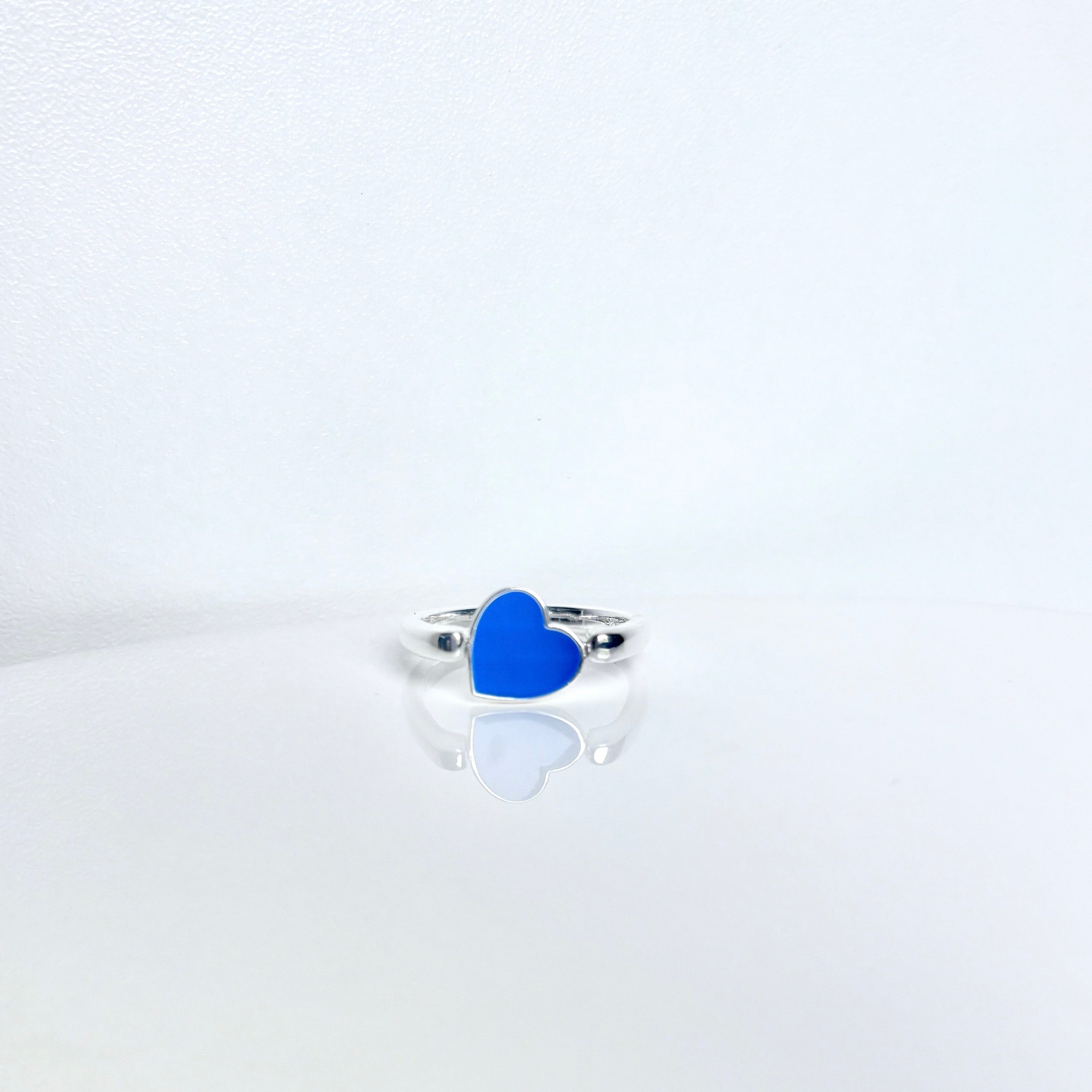 póg jewellery_silver fidget ring with blue heart_front view
