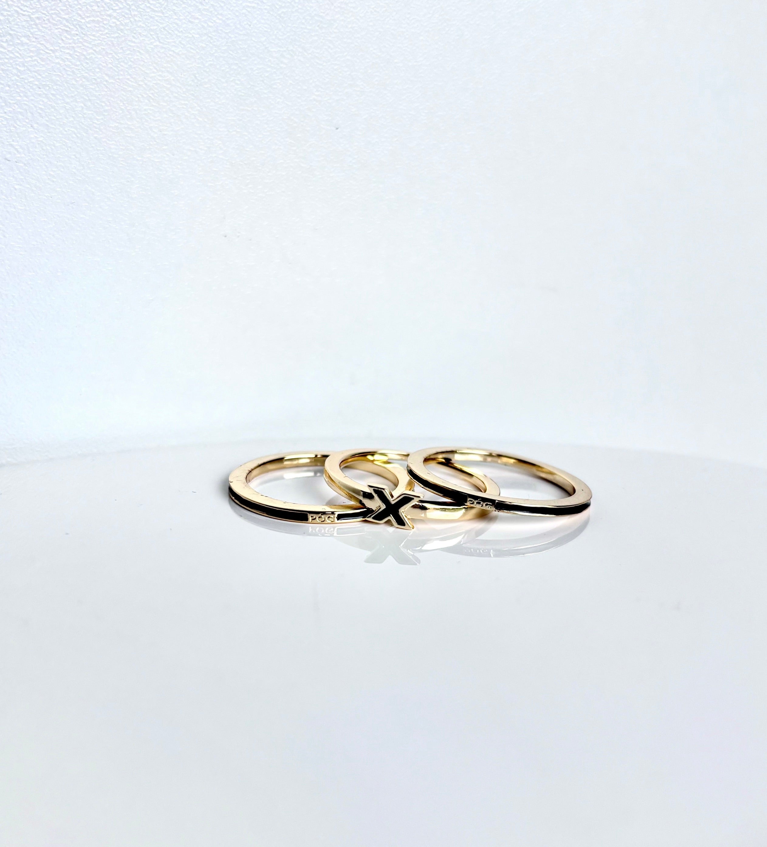 kiss-ring-stacking-black-gold-front-top-view