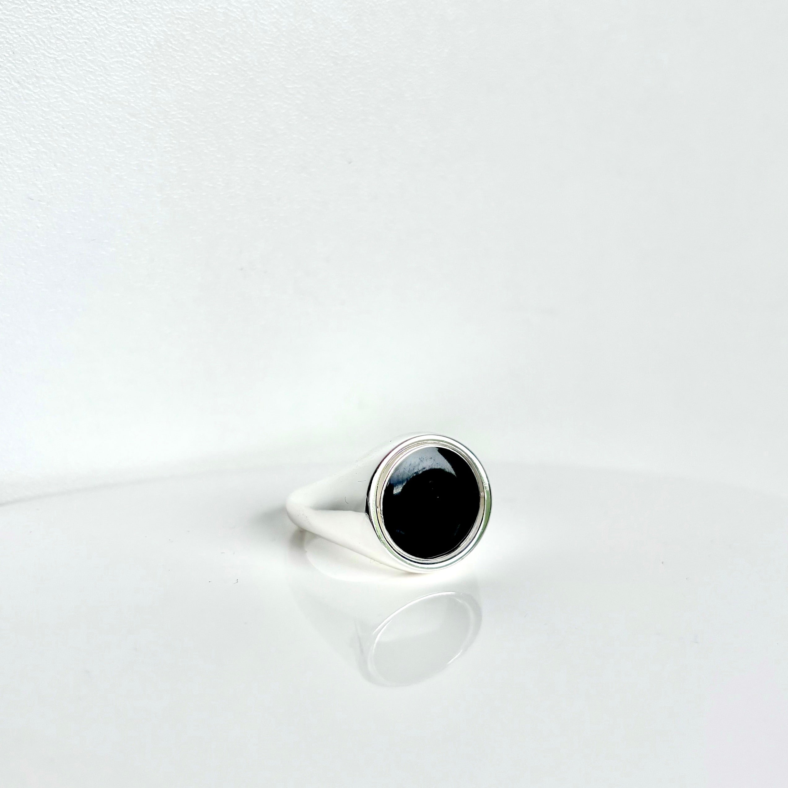 signet-ring-black-silver-front-view