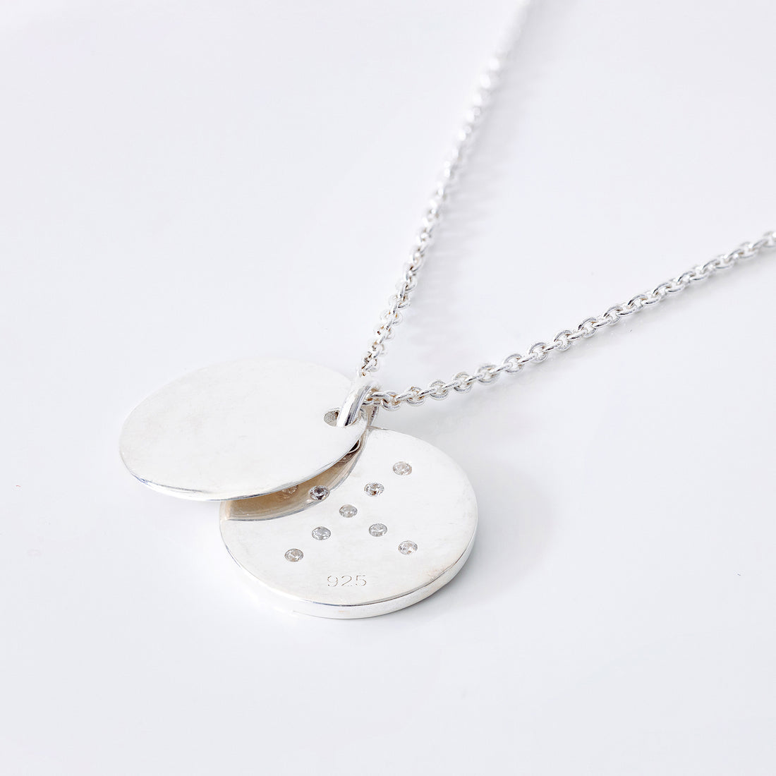 shine-fidget-locket-silver-top-front-view