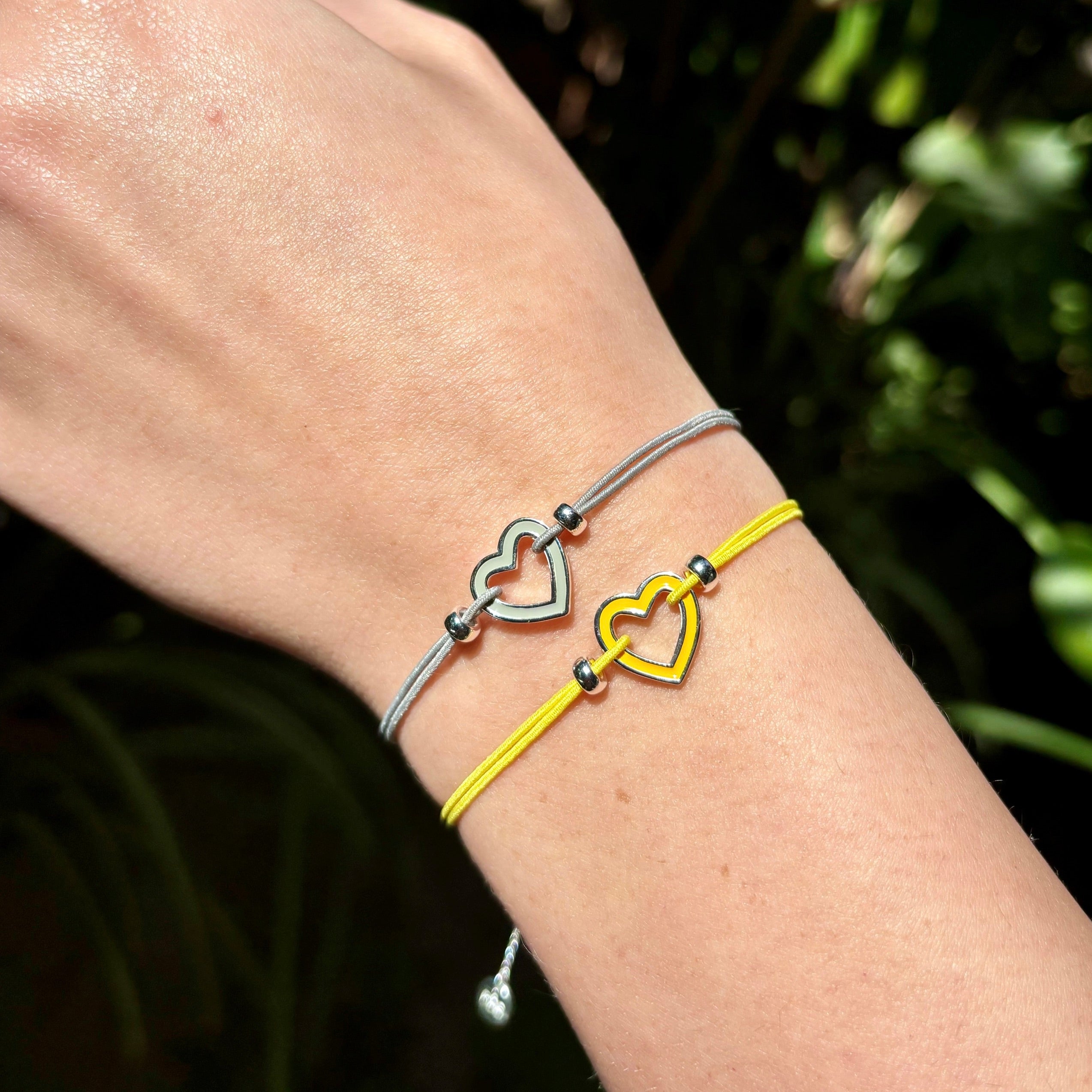 friendship bracelet_yellow and white _on wrist