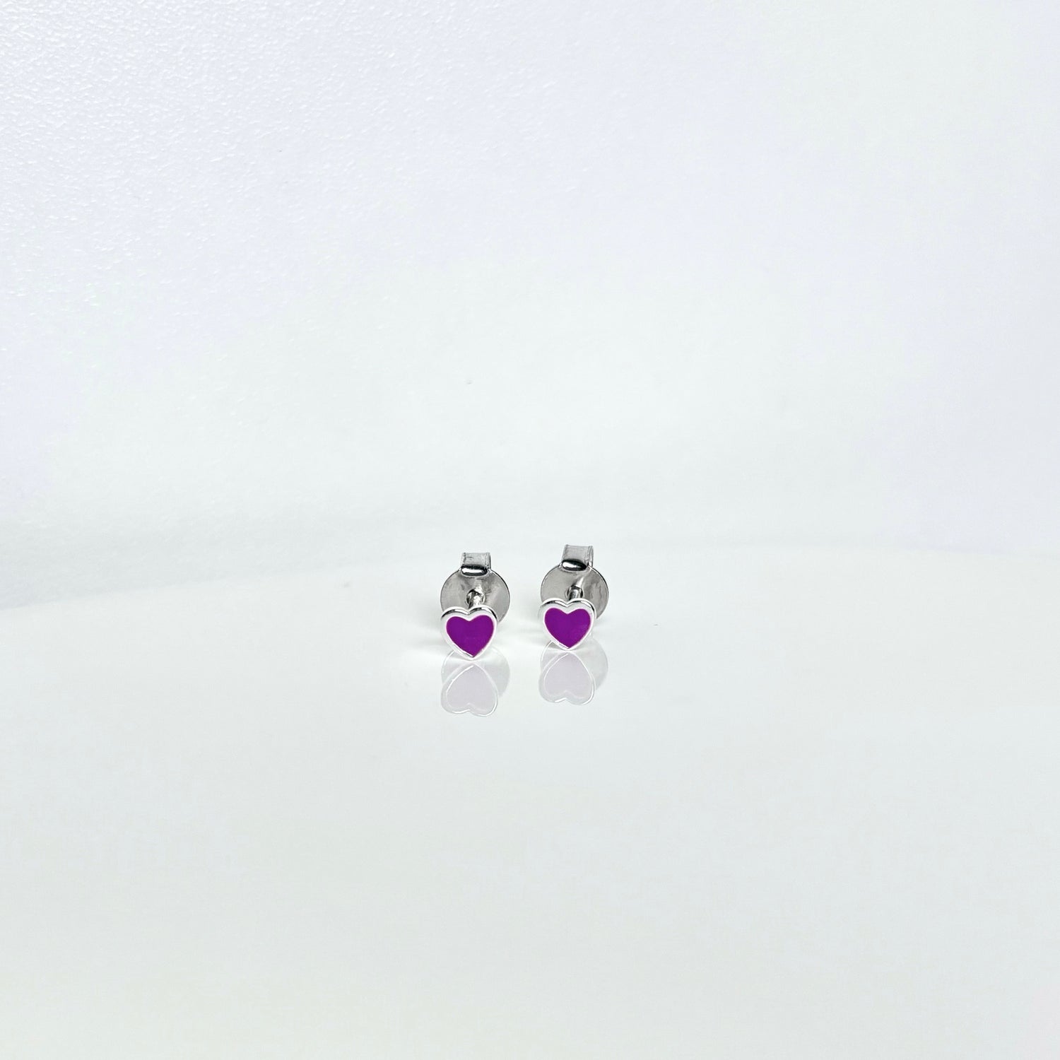 heart stud earrings_purple and silver_frontview_4mm