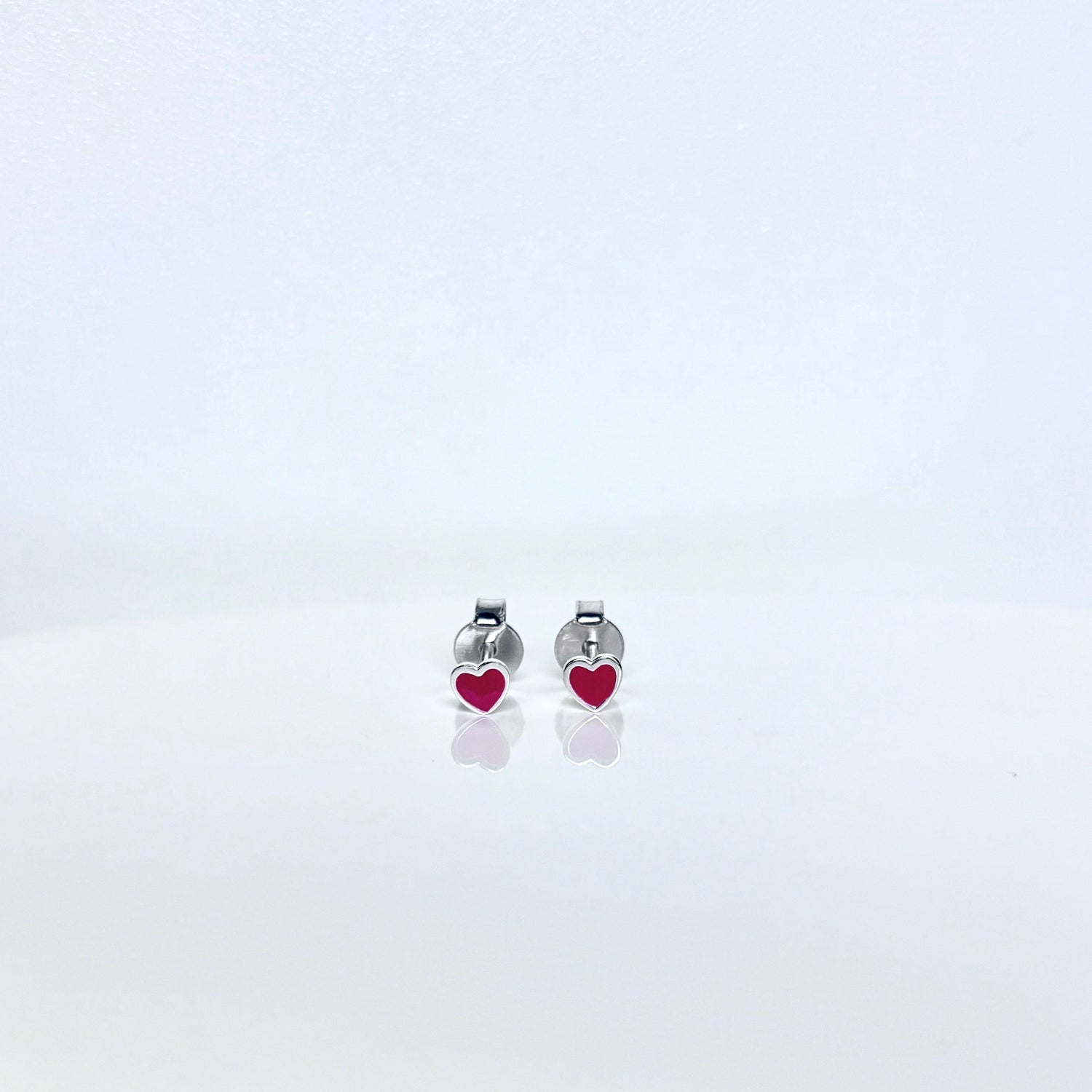 heart stud earrings_red and silver_frontview_4mm