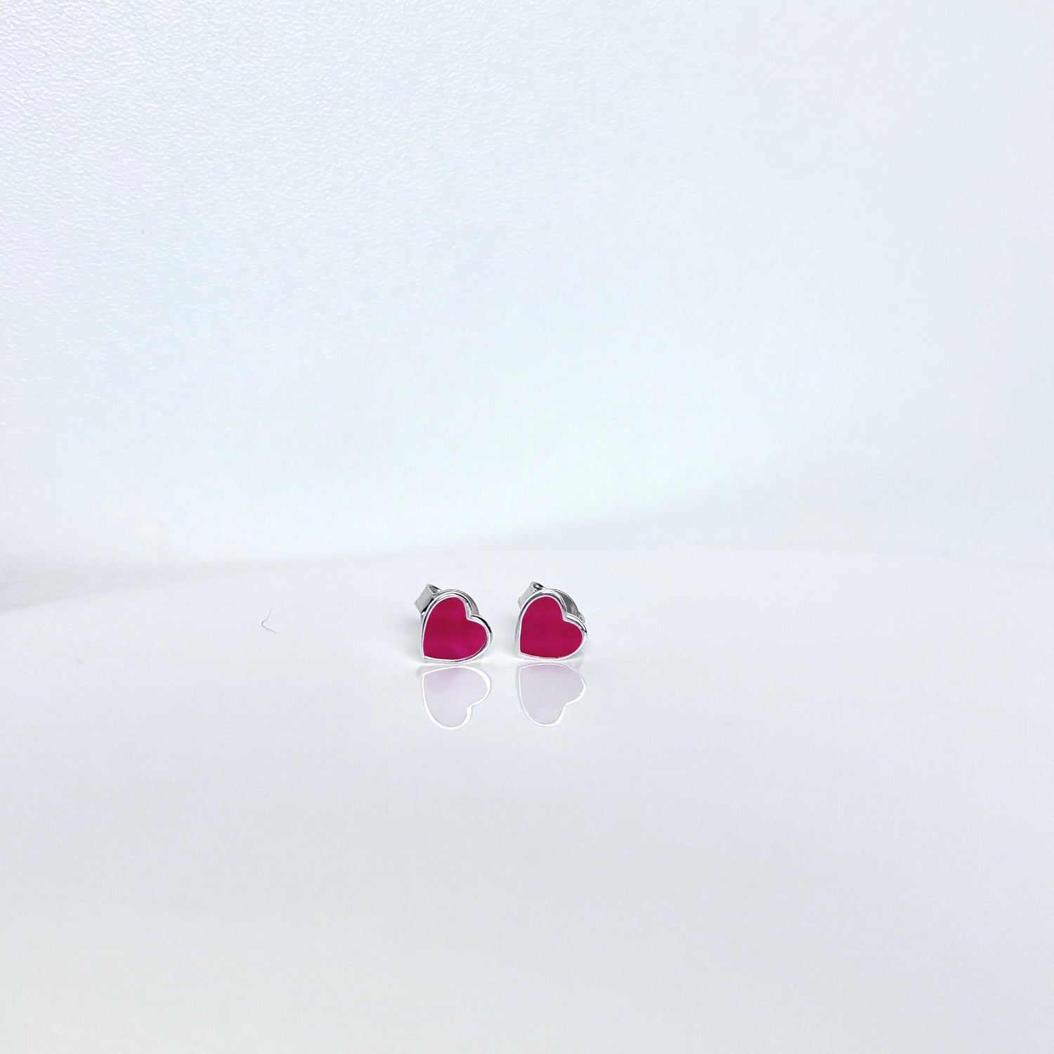 heart stud earrings_red and silver_frontview_6mm