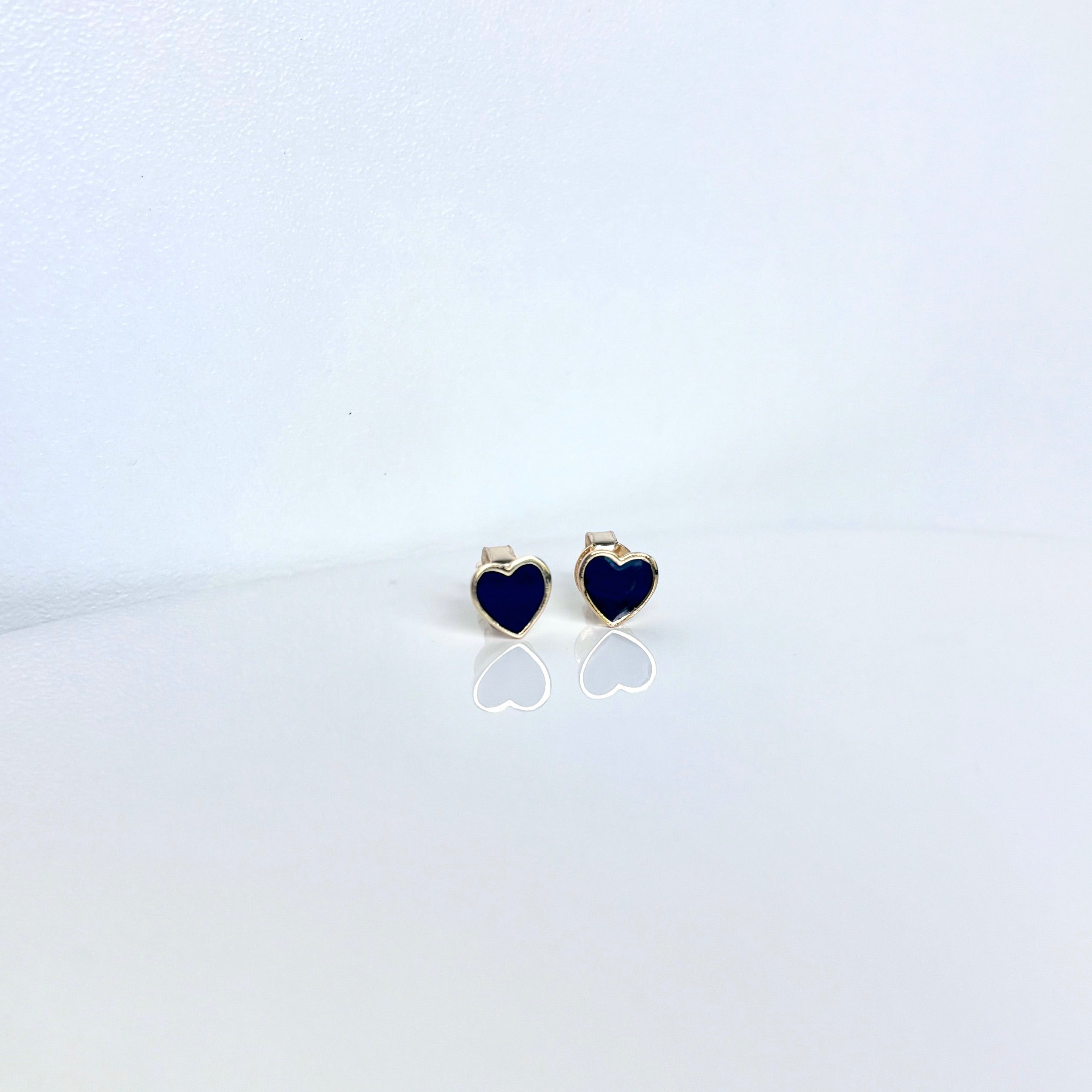 heart stud earrings_black and gold_frontview_6mm